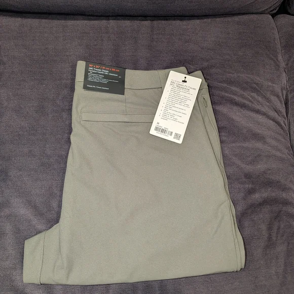 NWT Lululemon ABC Classic Fit Trousers, Warpstreme, 36 X 34 - Picture 4 of 4